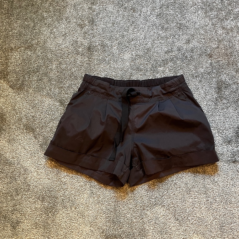 Lululemon women's shorts size 6